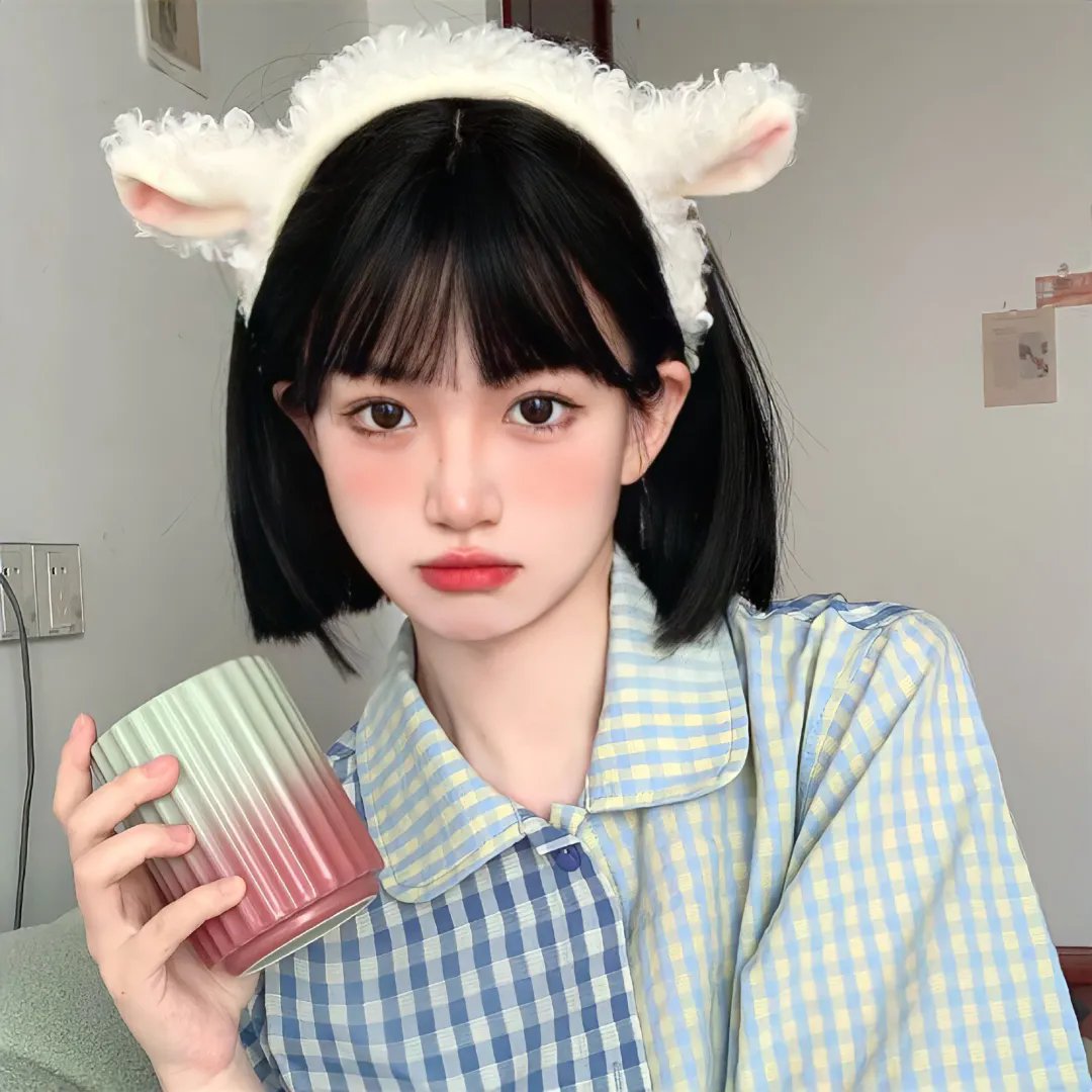 皎若云间月